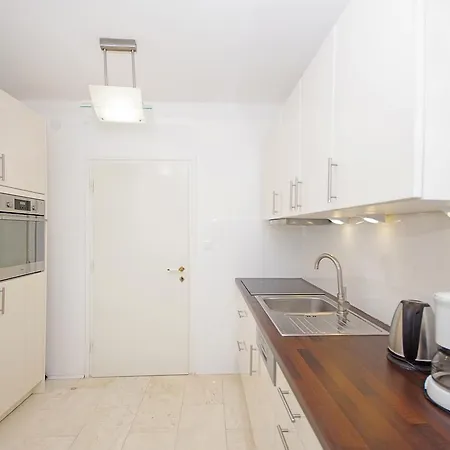 Lisa Apartment